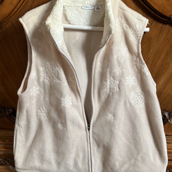 EUC 6 vests -4 CROFT & BARROW VARIOUS STYLES , 1 LIME DAISY FUENTES 1 ChAPS - Picture 2 of 14